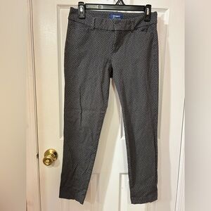 Old Navy Black and White Mid-Rise Pixie Ankle Pants Size 4